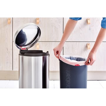 New Icon pedalspand 20 liter - Matt steel fingerprint proof - Brabantia