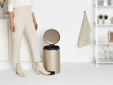 New Icon pedalspand 20 liter - Metallic Gold - Brabantia