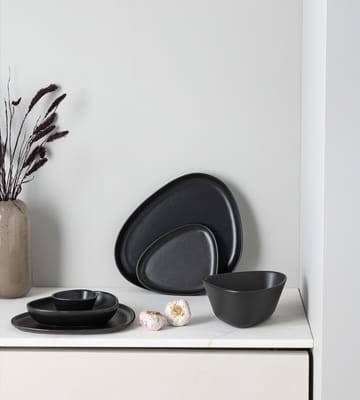 Curve Stoneware tallerken 26x30 cm - Black - LIND DNA