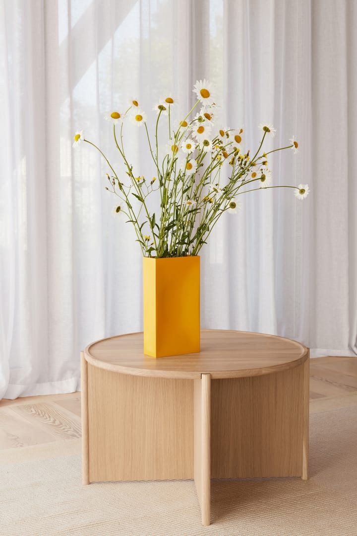 Into vase, Yellow Northern