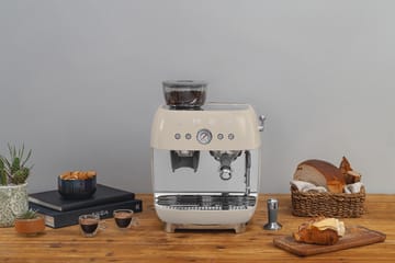 Smeg 50's Style espressomaskine med kaffekværn - Créme hvid - Smeg